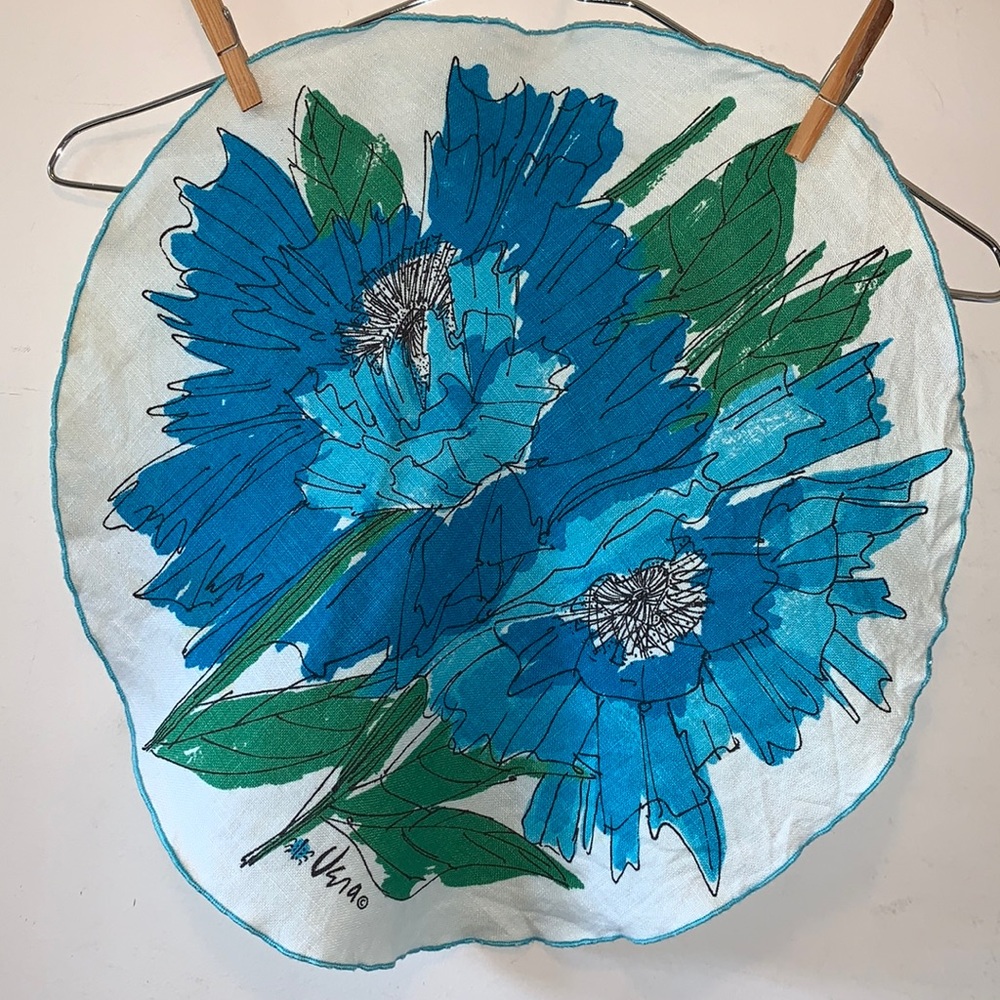 Vera Neumann 2 Round Blue Flower Napkin Placemat